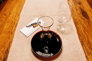 How to decant red wine